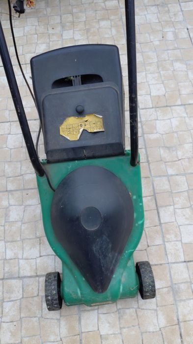 Máquina de cortar relva