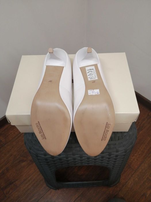 klasyczne/ Buty ślubne/ białe/ skórzane/ LaBoda