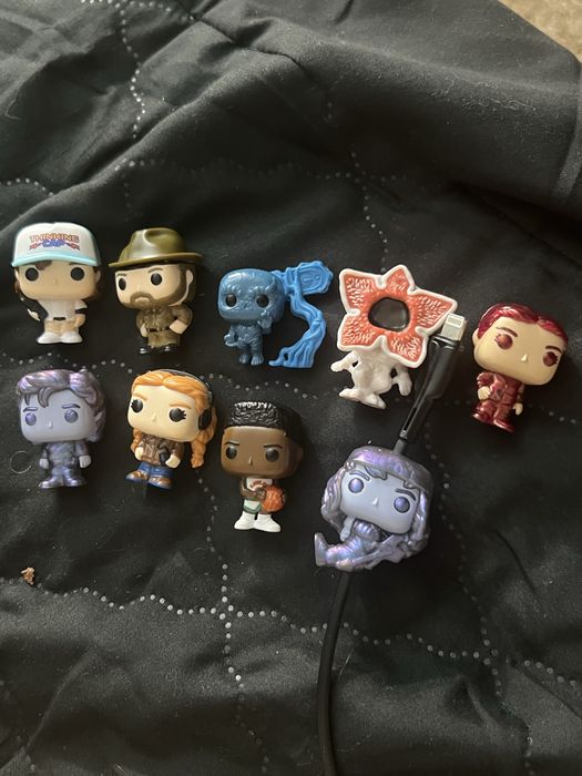 СуперЦіна!одним лотом 9+2 фігурок із серії Kinder StrangerThings.