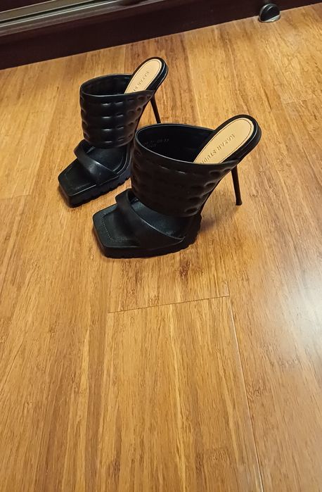 Nowe, klapki na szpilce Kazar Studio 37