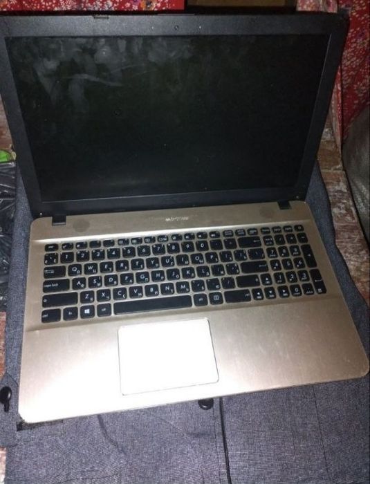 Ноутбук асус  під ремонт