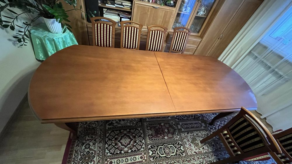 Duży stòł rozkładany, drewniany, w bardzo dobrym stanie!