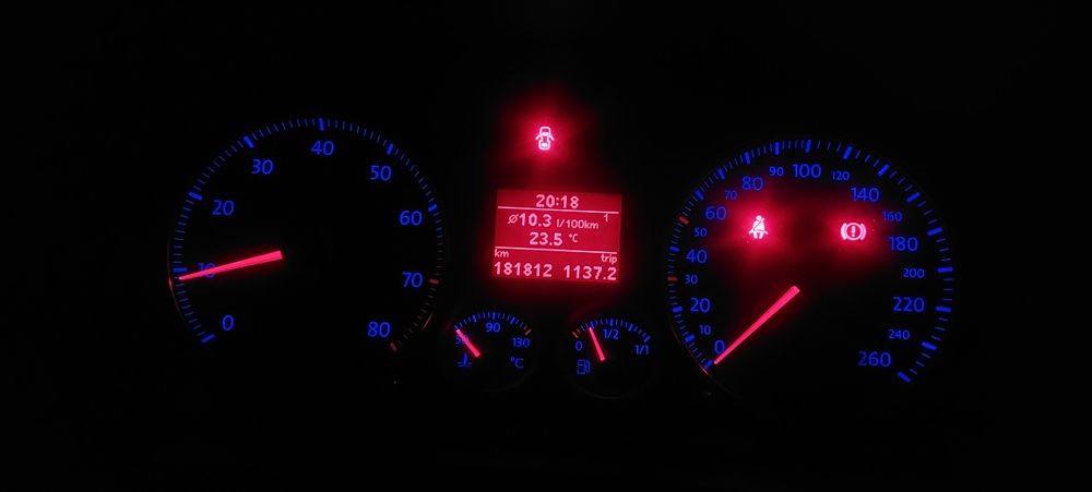 Продаю Volkswagen Touran 1.6mpi