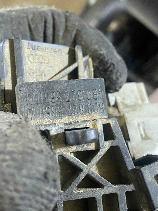 Замок механіз кришки багажника ручка гак зачеп Audi A6 C5 універсал 8D9827565H / 4B0827565H