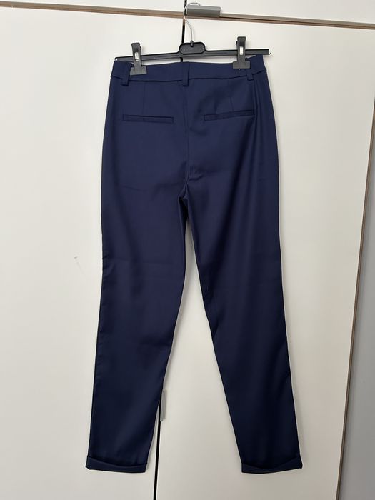 Eleganckie spodnie cygaretki granatowe Mohito