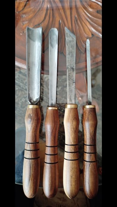 Стамески, різці по дереву, дерев'яні ручки.