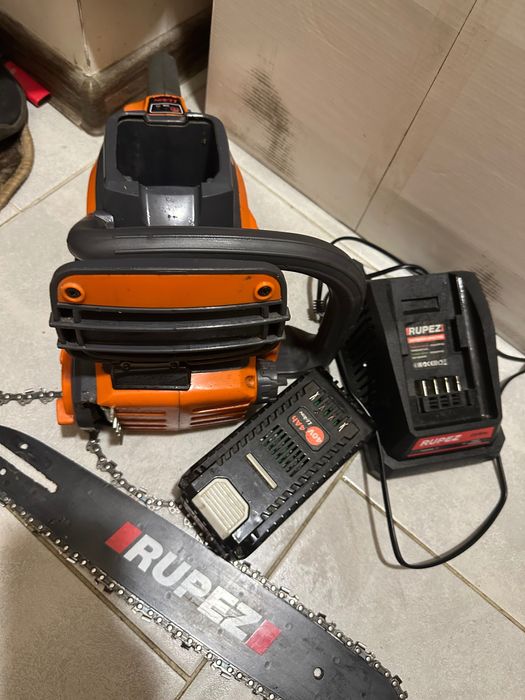 Продам електро пилу в гарному стані