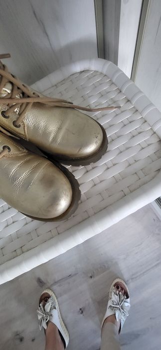 Złote botki-śniegowce