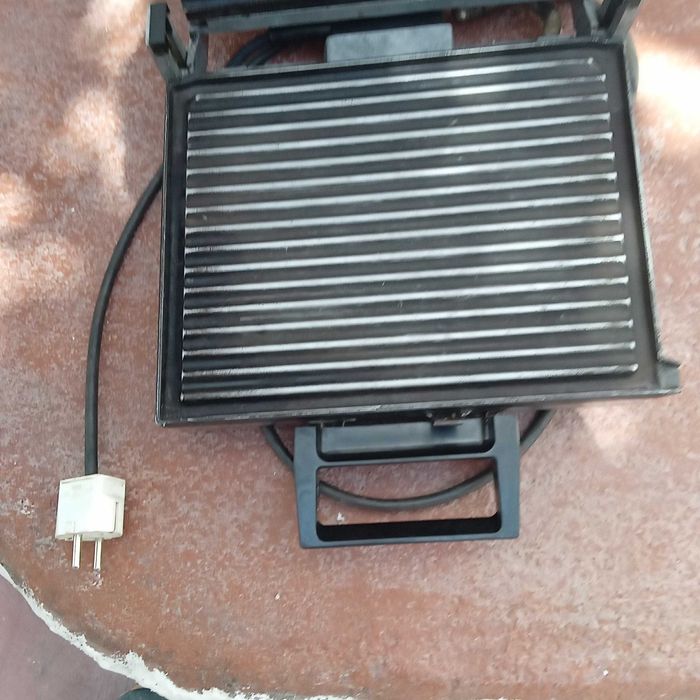 Tostadeira de 1300 wats, fabricada em França, e máquina para gaufres