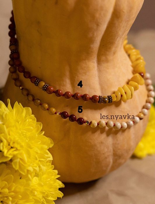 Намисто, яшма далматинова, мукаїт, пісочна, бурштин