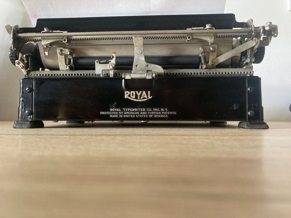 Máquina de escrever  ***  Royal P
