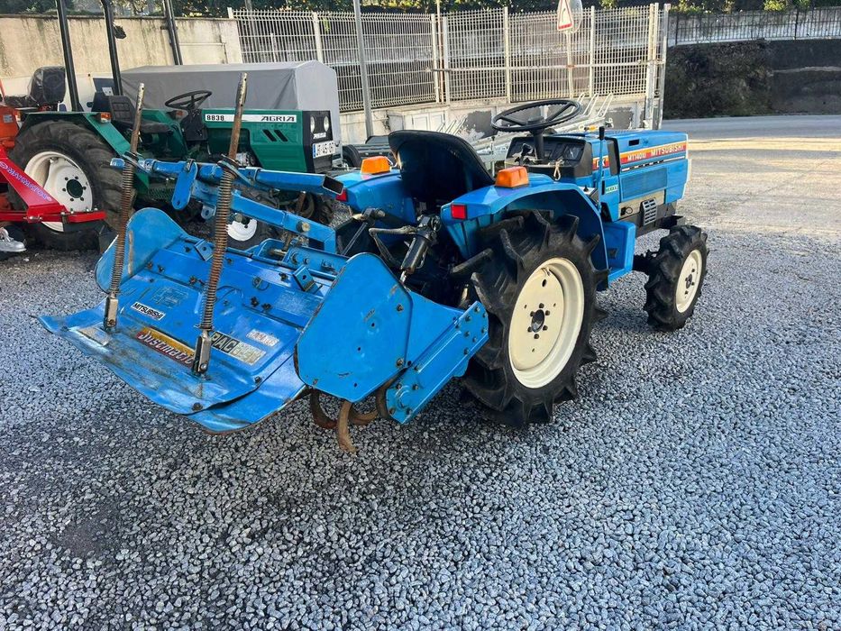 Trator Mitsubishi MT1401D com fresa
