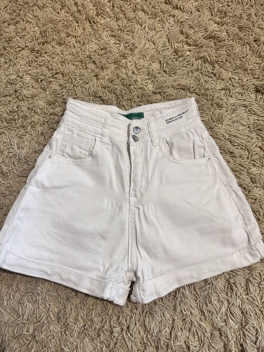 Білі шорти від Zara mom