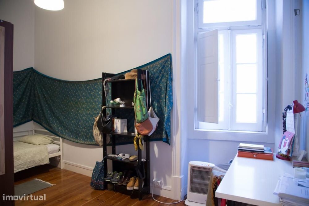 Quarto - localizado em Intendente Lisbon