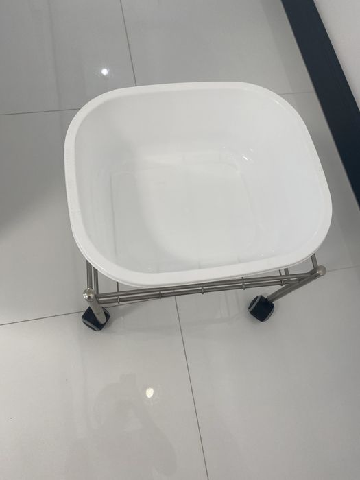 Wanienka do pedicure na kółkach