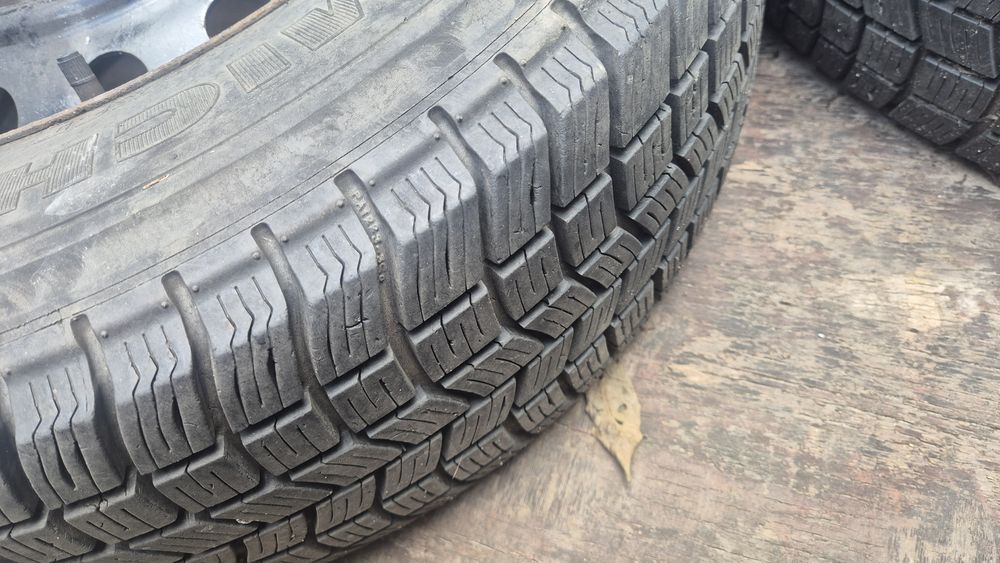 Opony Michelin Alpin 4x4, 215/70 16R.