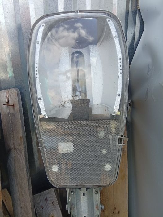Lampa uliczna działająca
