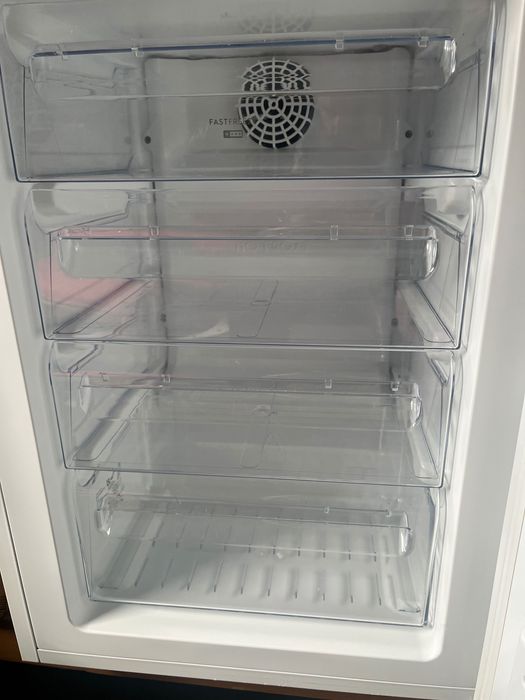 Zamrażarka  Electrolux EUT1040AOW