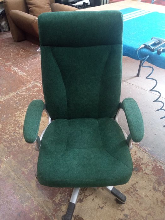 Перетяжка и ремонт офисных кресел стульев .мягкой мебели. - Інші ...