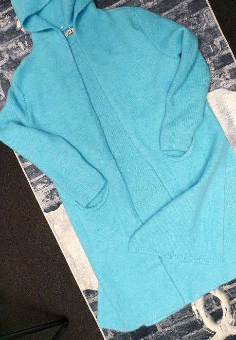 Sweter typu kardigam z kapturem w pięknej mięcie 38 do 48  oversize