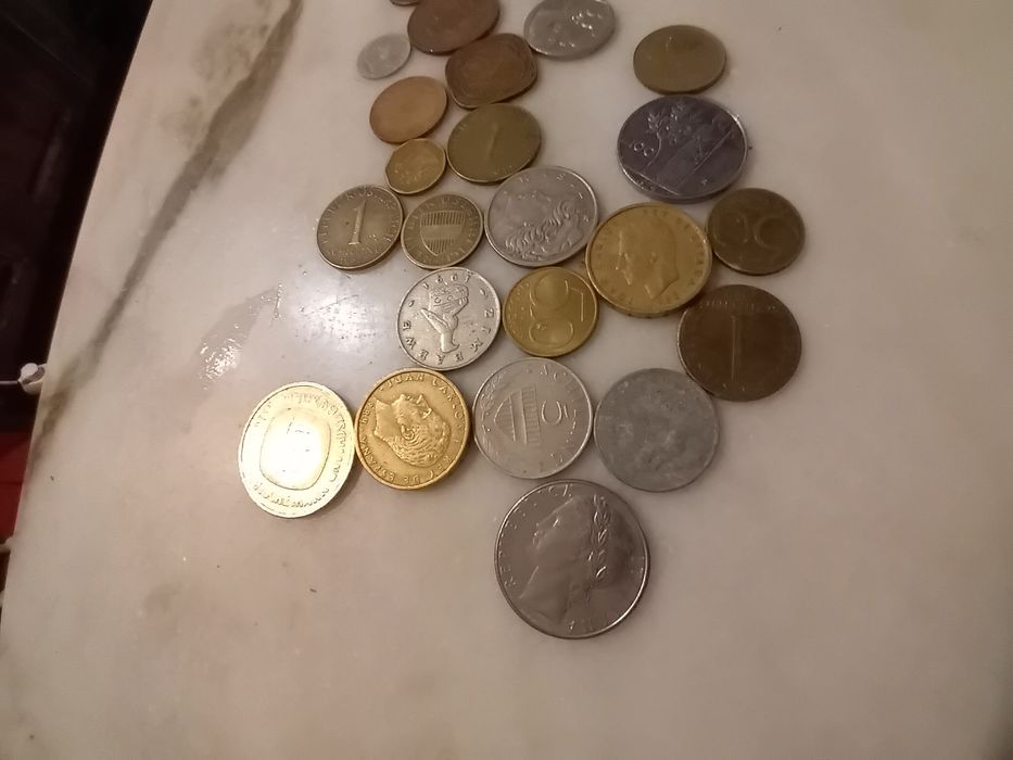 Conjunto de 26 Moedas Estrangeiras Diversas