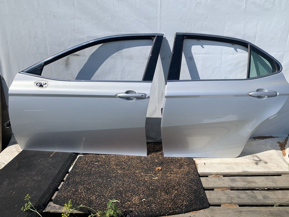 Передні двері тойота камрі кемри 70