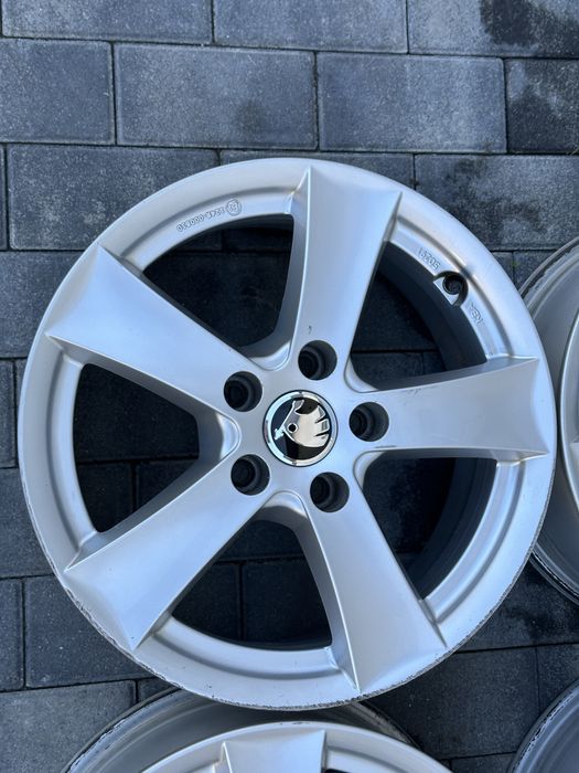 Комплект титанів 5 112 r16 et41 цо 57.1 колпачки підберемо під ваше авто