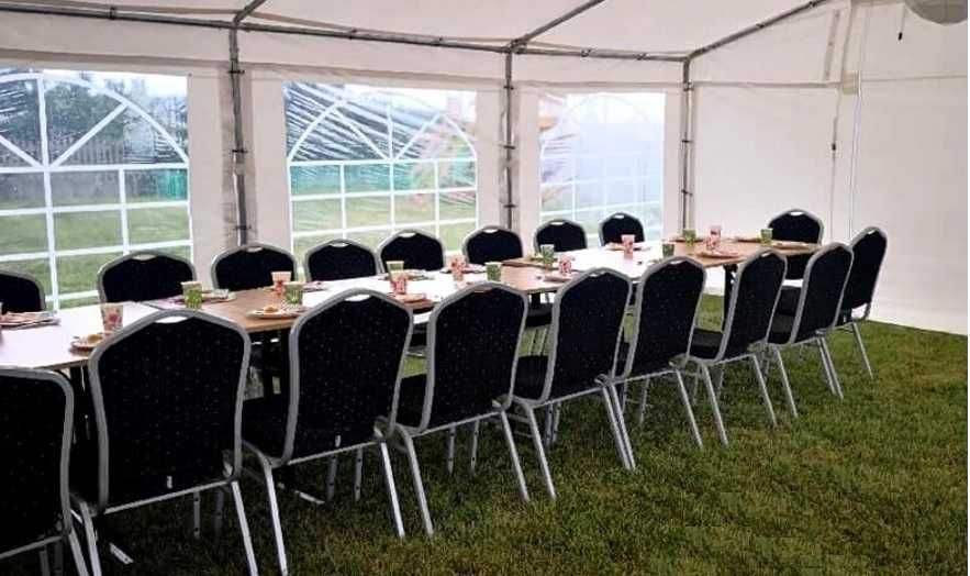 Wynajem, wypożyczanie: namiotów, krzeseł, stołów, pokrowców, obrusów