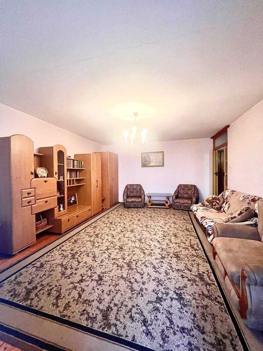 Продам 1 кімнатну квартиру  на Черемушках біля Будинку Меблів