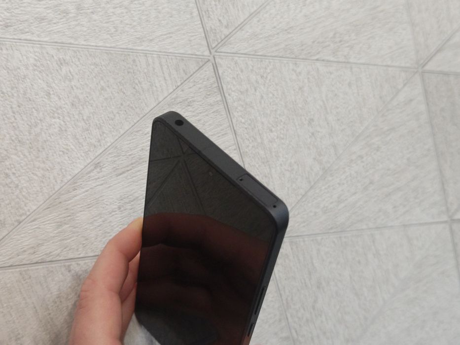 Флагман від японського бренду Sharp AQUOS SH-51D - 2sim Snap 8Gen2, 12/256, NFC, IP68, 6.6" 1-240гц