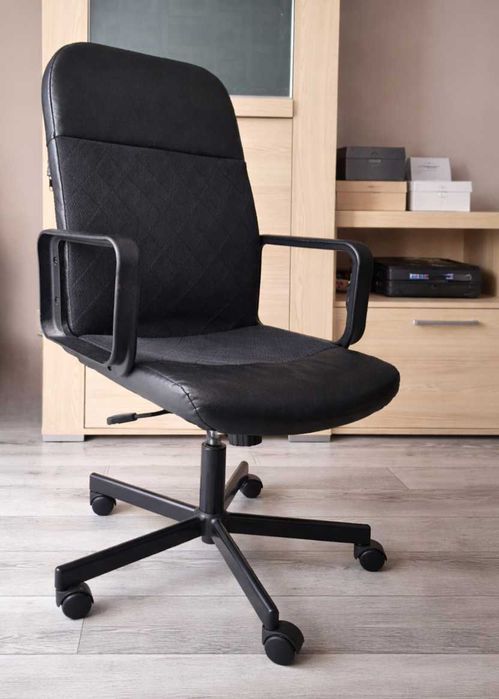 krzesło biurowe RENBERGET czarne