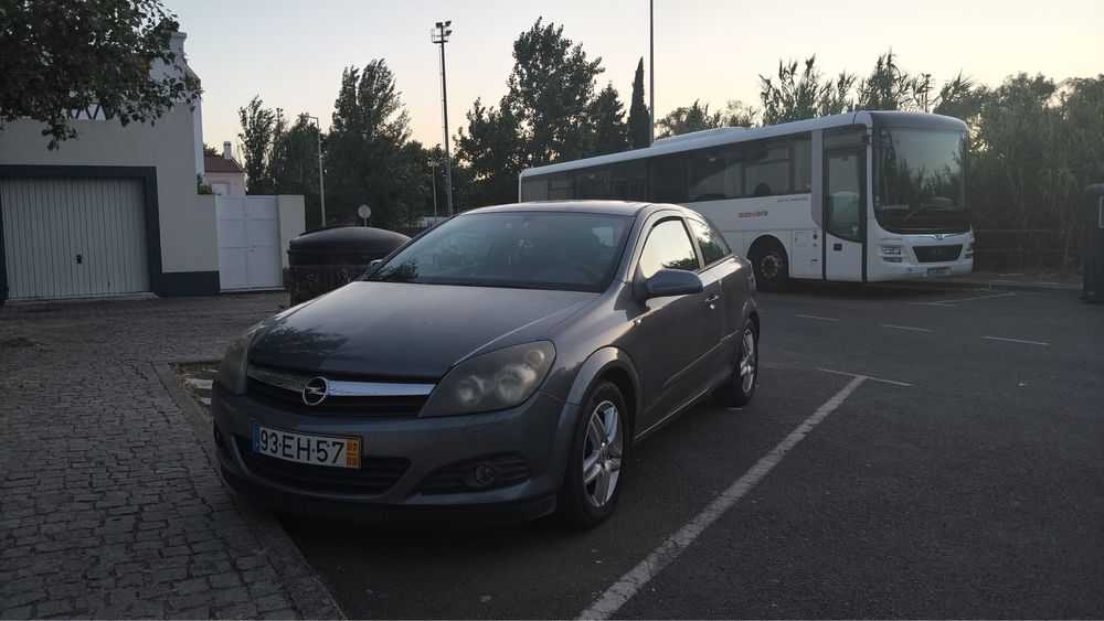 Vendo Opel astra GTC 1.3cc 90cv 5 lugares