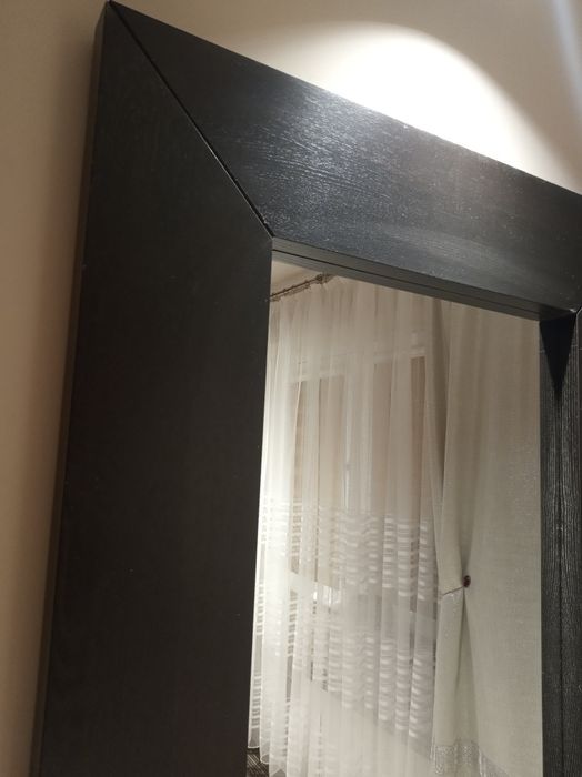 Lustro z ramą drewnianą