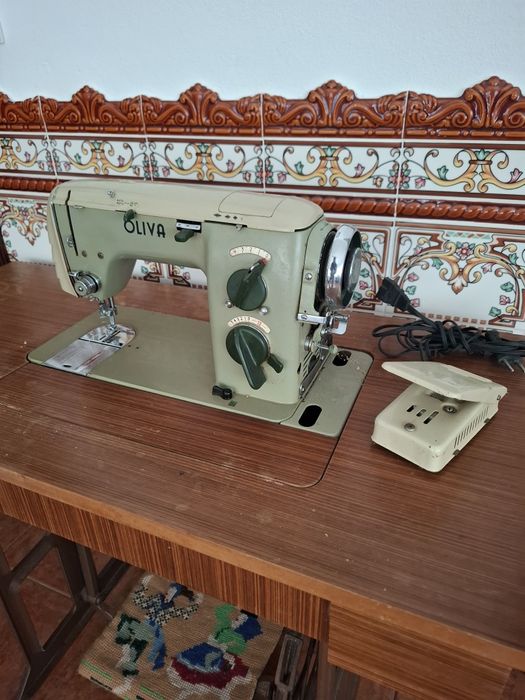 Máquina costura Oliva