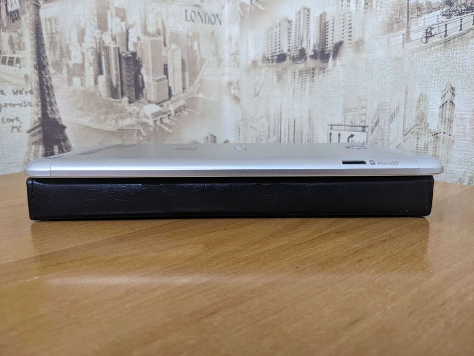 Планшет Acer Iconia Tab 8 A1-840FHD + кожаный чехол RIVACASE