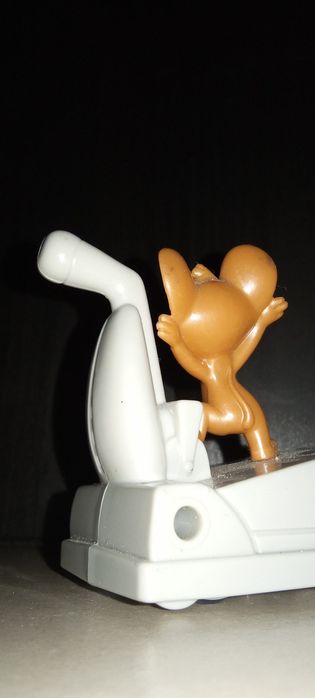 Aspirador com o Rato do Tom e Jerry (para brincar)