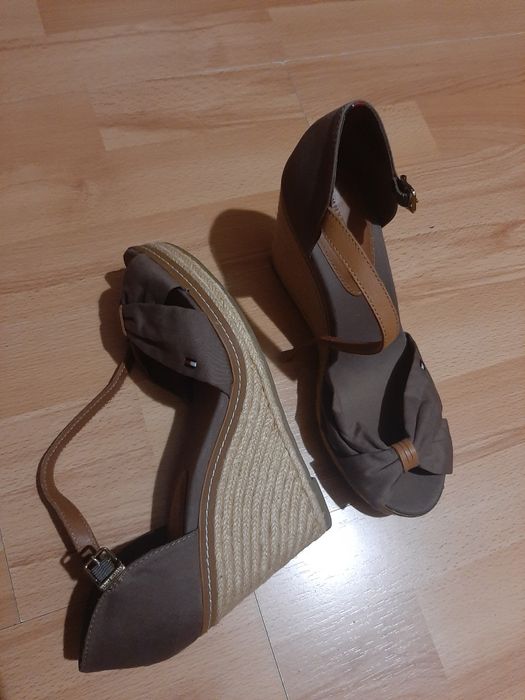 Sandały na koturnie Tommy Hilfiger 41