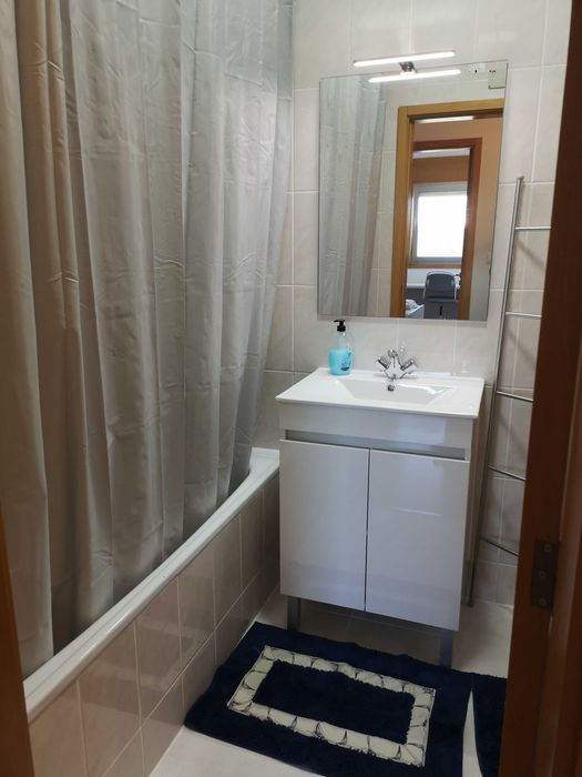 Quarto a 1 minuto a pé do ISCAP e a 10 minutos Hosp. S. João