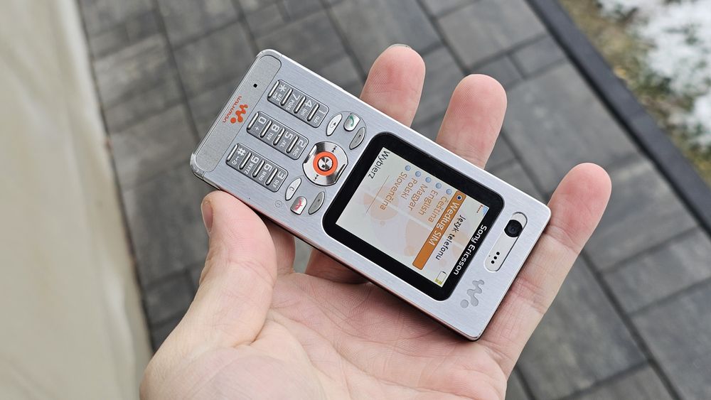 Sony Erucsson W880i. Ładny bez simlocka