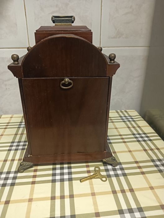 Relógio vintage bem estimado