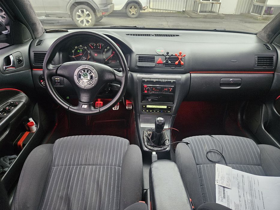 Продам шкоду тур 1.8 газ бензин