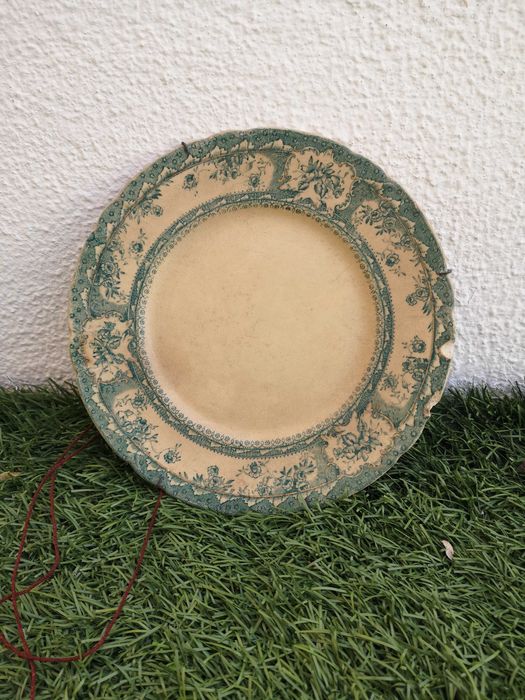 Conjunto de pratos e taças430582053838540800