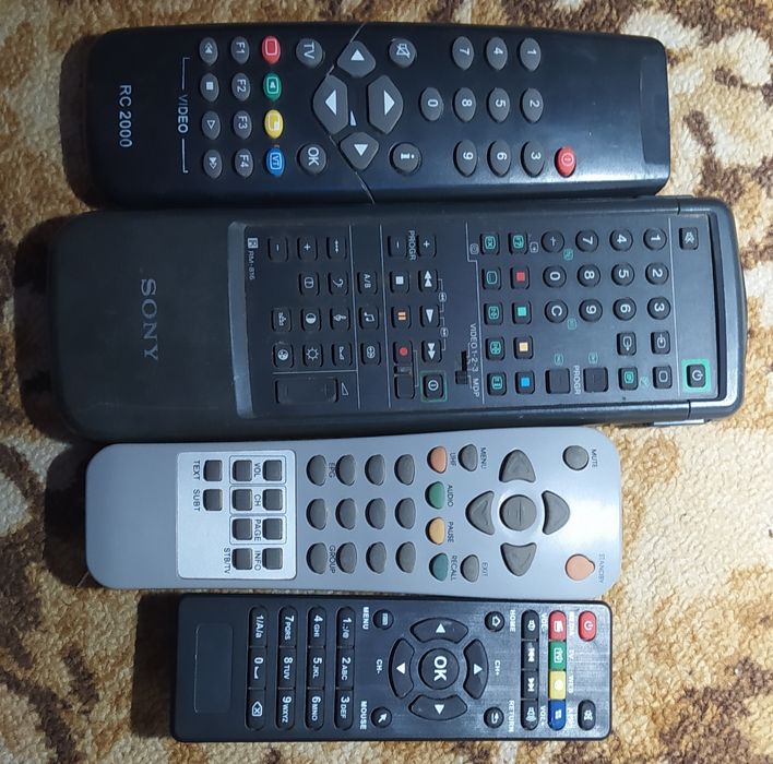 пульти тв,тюнер.