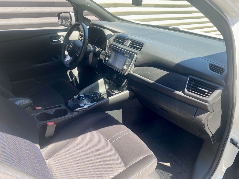 Продам Nissan Leaf
