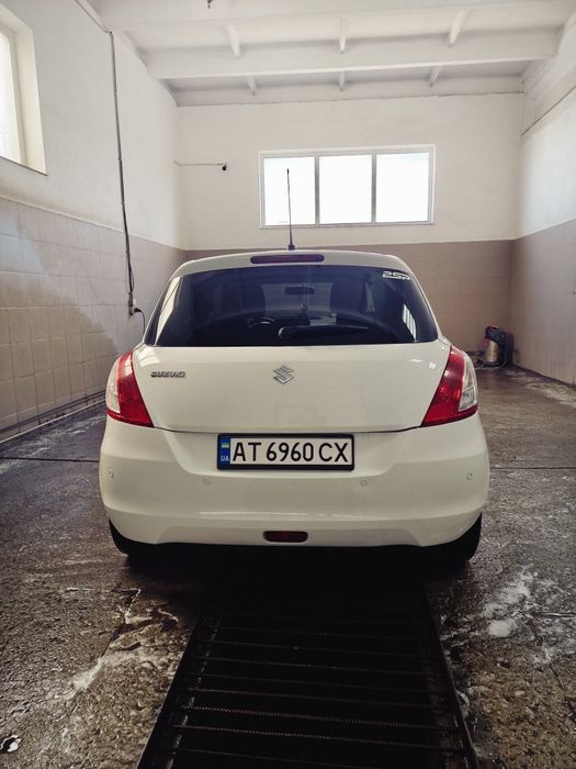 Suzuki Swift 2012 • 1.3 бензин • механіка • круїз • Bluetooth