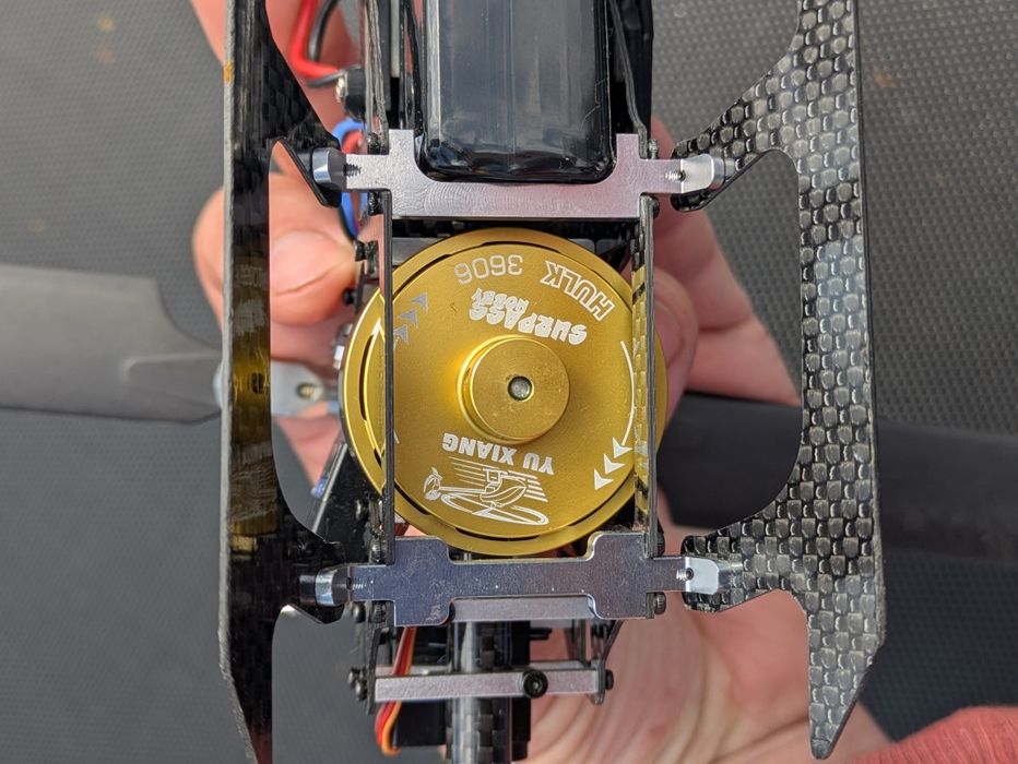 Вертоліт на радіокеруванні Eachine E180
