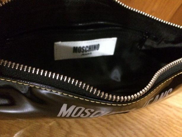 Mala preta da marca Moschino (original)