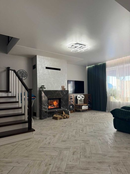 Продаж будинку мрії з потрійним видом опалення та сонячними панелями!