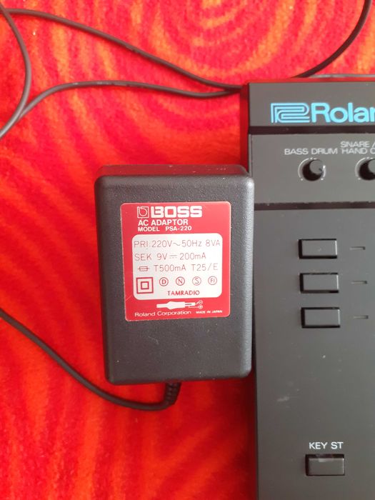 Roland CR-1000, caixa de ritmos 'vintage'