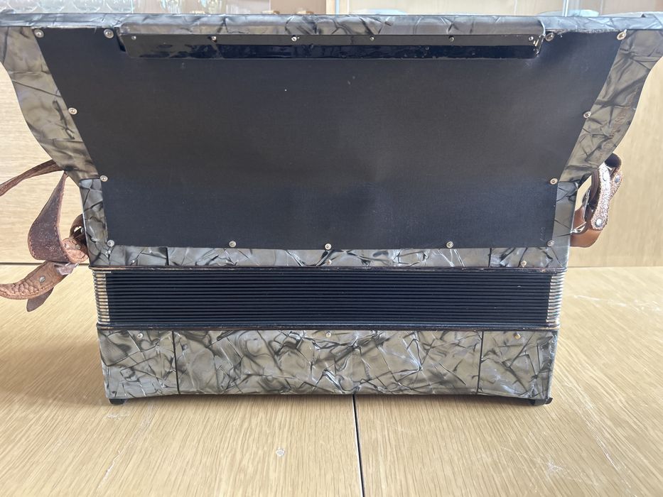 Akordeon hohner carmen 120 basów 3 chóry